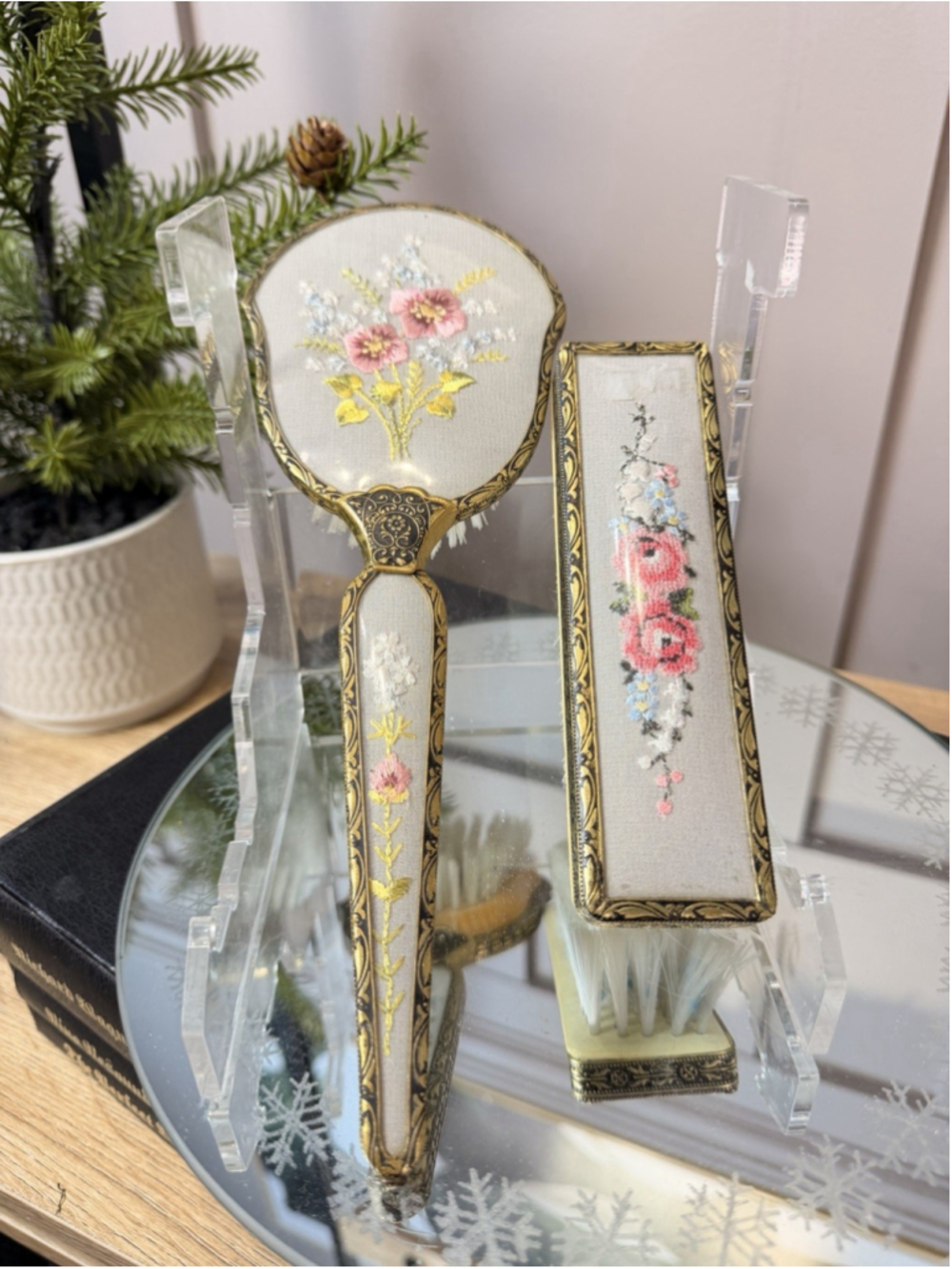 VICTORIAN ENGLISH FINE FLORAL EMBROIDERY BRONZE FILIGREE VANITY BRUSH SET RARE